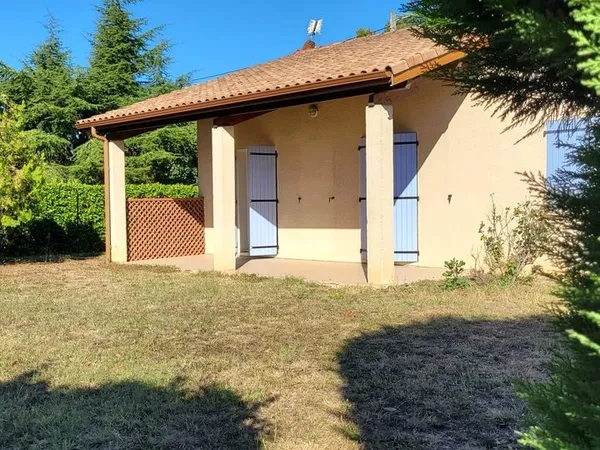 Maison plain pieds 4 pièces sur terrain de 950 m²