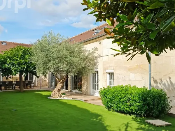 Maison 7 pièces 210 m²