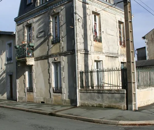 3 Appartements +garage +cour