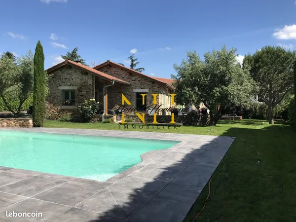 Propriété 5 pièces 142 m²