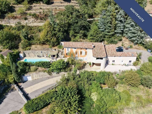 Maison 11 pièces 360 m²