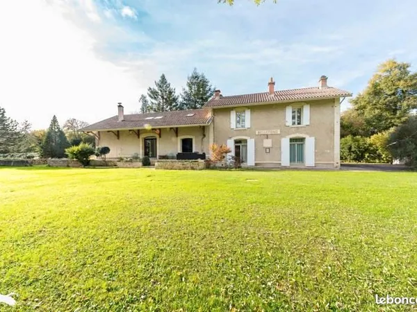 Maison 9 pièces 290 m²