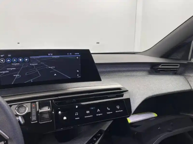 Peugeot 5008 hybrid 145 e-dcs6 — photo 28