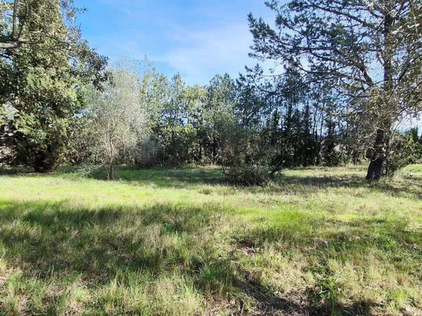 Terrain 613 m²