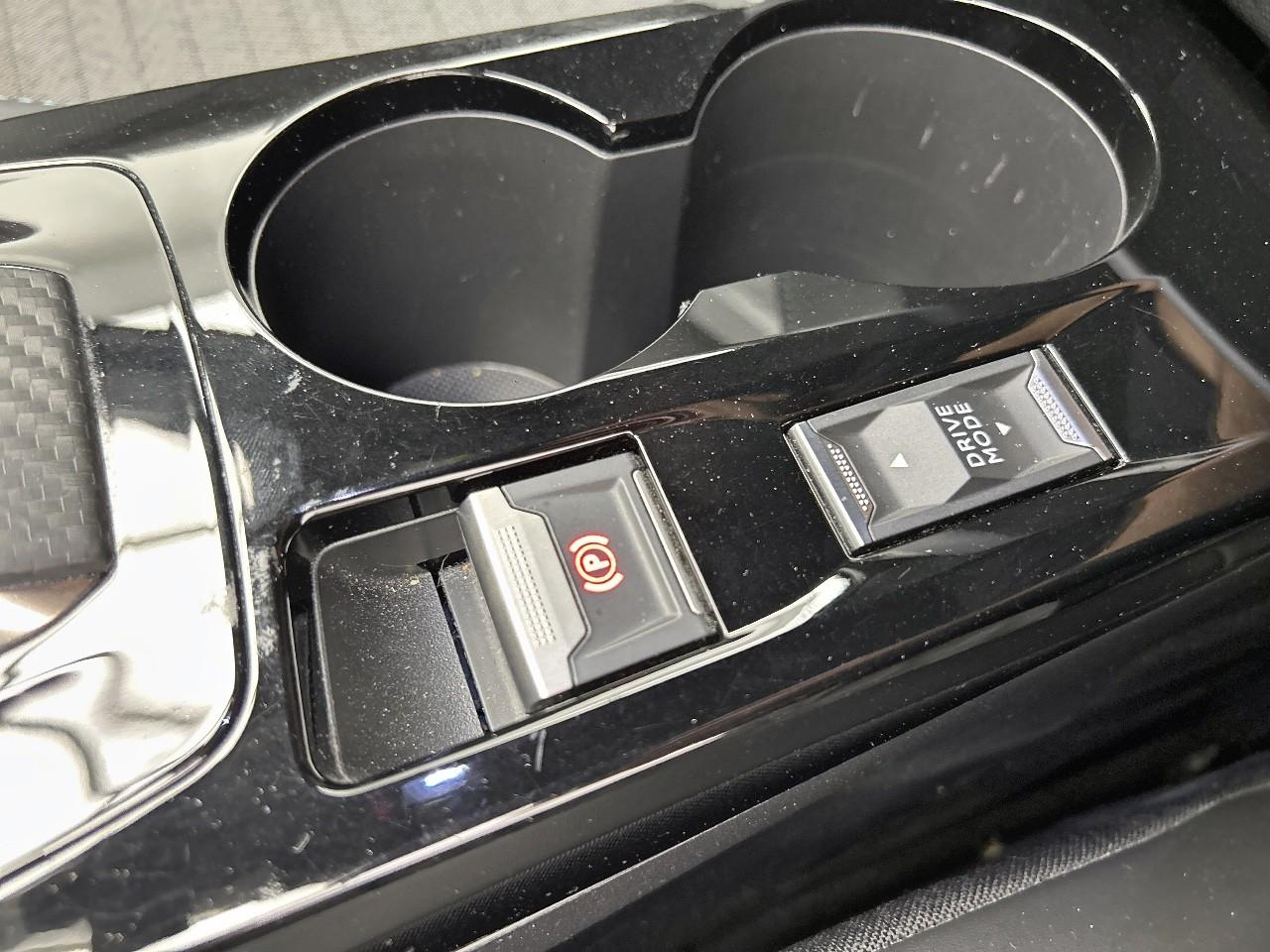 Peugeot 2008 puretech 130 s&s eat8 allure pack — photo 18