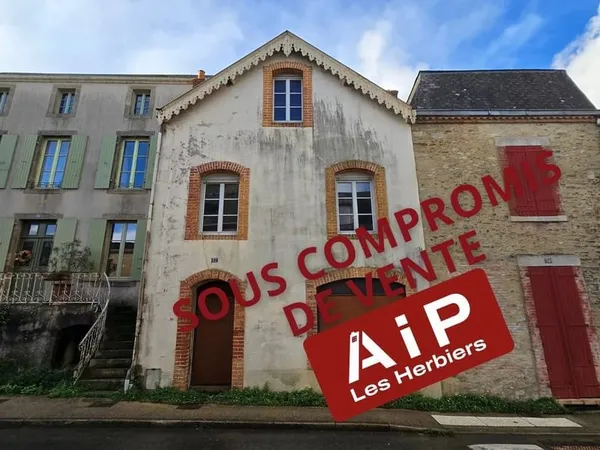 MAISON DE VILLE CENTRE BOURG DE MOUCHAMPS