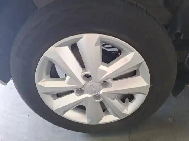 Dacia Sandero sce 65 — photo 20