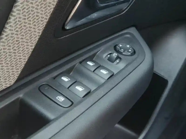 Citroën C4 iii puretech 130 s&amp;s bvm6 shine — photo 13