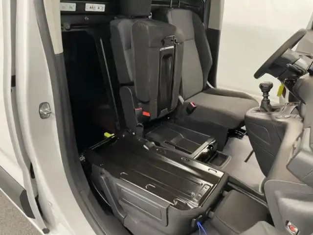 Opel Combo cargo m 650kg bluehdi 100ch s&amp;s pack premium connect — photo 6