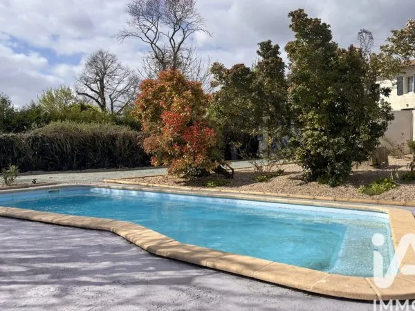 Maison 9 pièces 247 m²