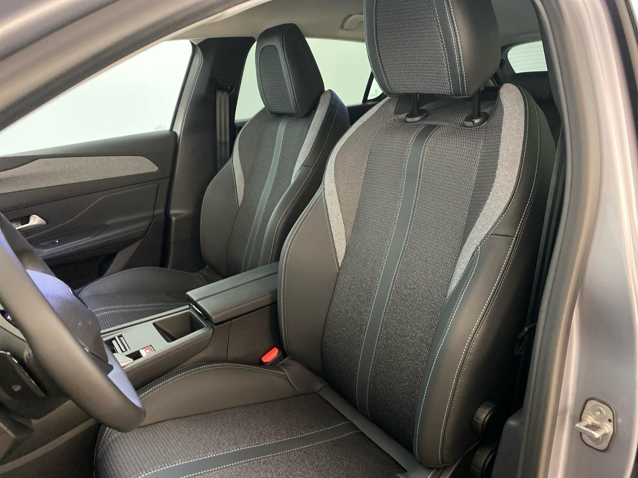 Peugeot 308 hybrid 145 e-dcs6 allure — photo 9