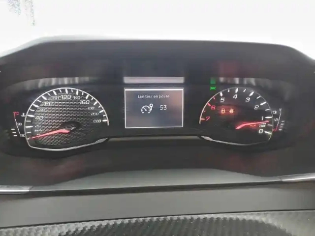 Peugeot 2008 puretech 100 s&amp;s bvm6 — photo 10
