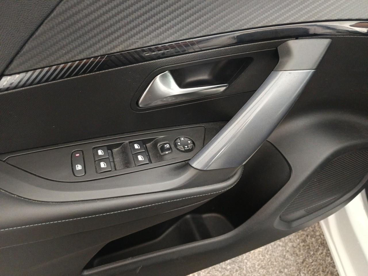 Peugeot 2008 puretech 130 s&s eat8 allure business — photo 20