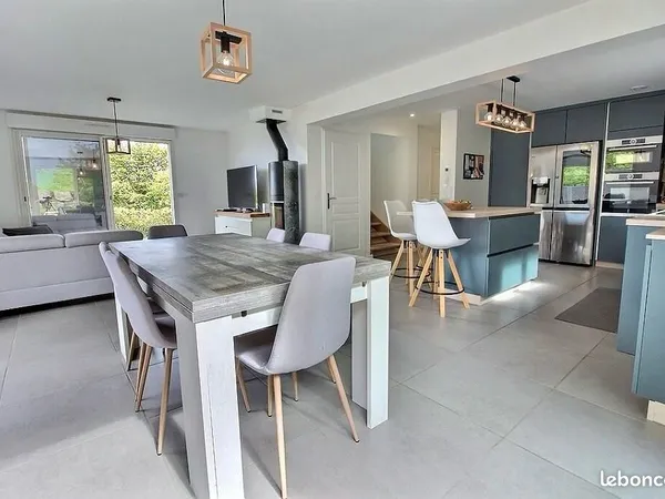 Villa 8 pièces 180 m²