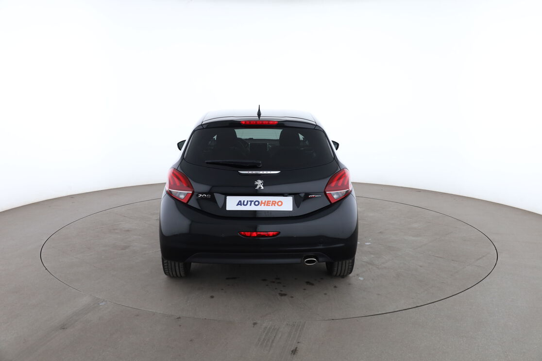 Peugeot 208 1.6 Blue-HDi GT Line — photo 4