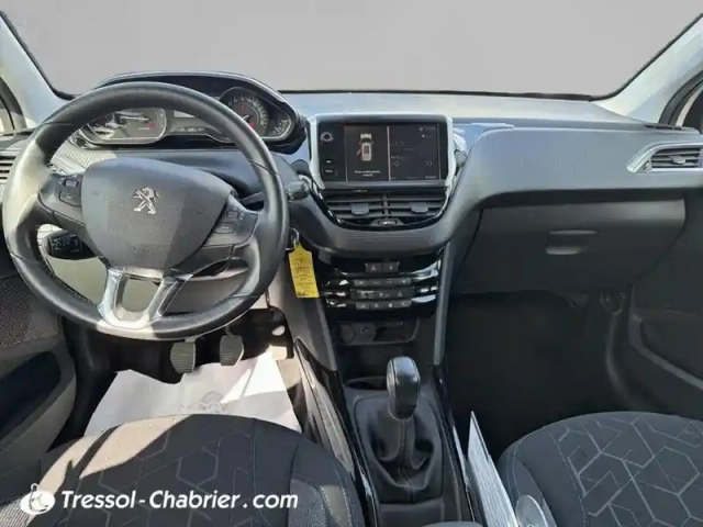 Peugeot 2008 puretech 82ch s&amp;s bvm5 signature — photo 6