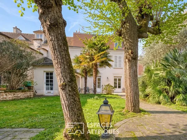 La maison historique et sa dépendance en plein centre-ville