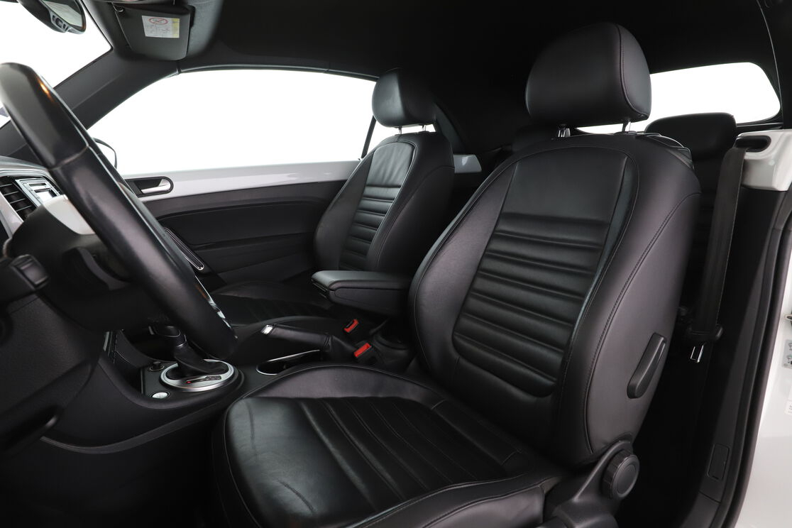 Volkswagen Beetle Cabriolet 2.0 TDI BlueMotion Tech Couture DSG6 — photo 9