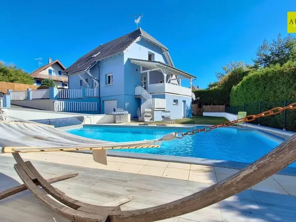 Maison familiale d'environ 130 m2 avec piscine chauffée