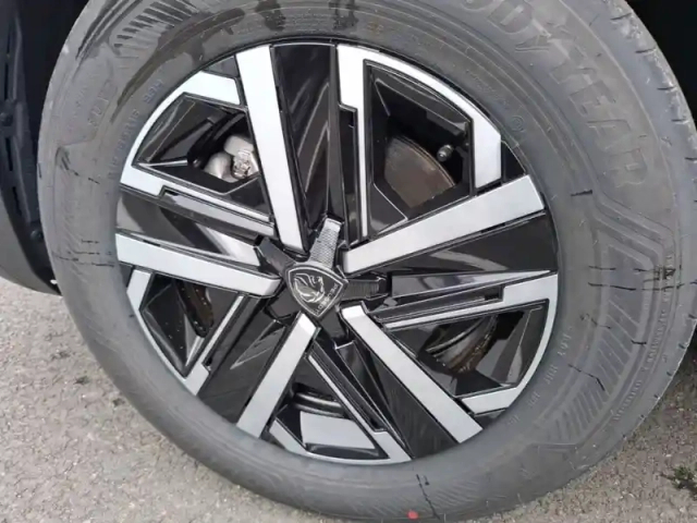 Peugeot 2008 hybrid 110 e-dcs6 — photo 36