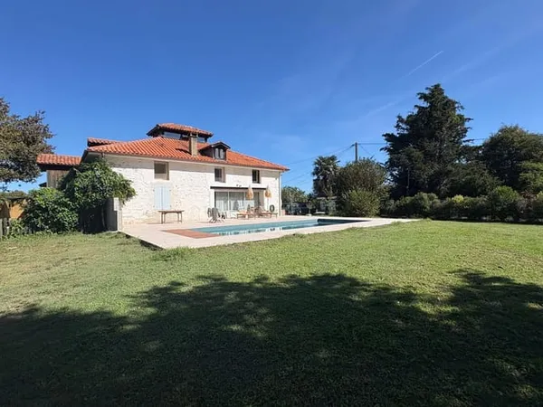 Maison 5 pièces 245 m²