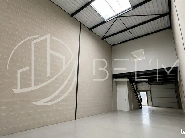LOCAL D'ACTIVITE 211 m² GRISY-SUISNES