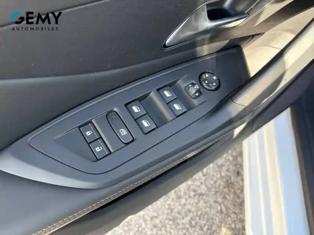 Peugeot 308 plug-in hybrid 195 ch e-dcs7 — photo 12