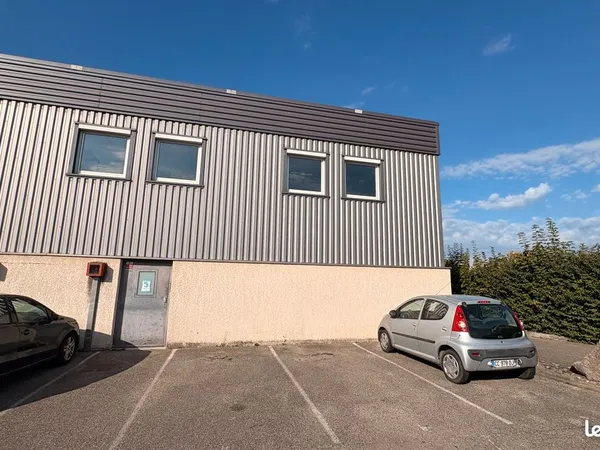 Bureaux 180 m² - 7 bureaux - Parking - Vaulx-en-Velin
