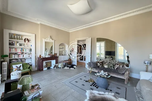 Appartement 6 pièces 180 m²