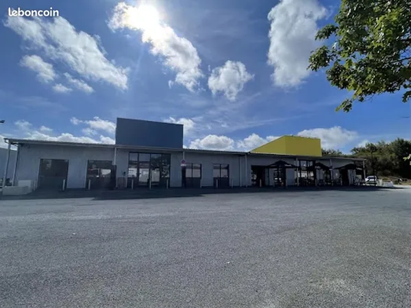 Local commercial 200 m²