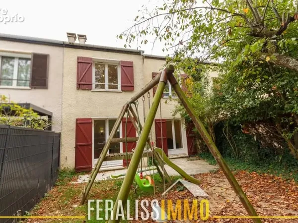 Maison familiale au calme, gare et commerces à pied !