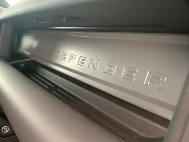 Land Rover Defender 110 2.0 p300e phev x — photo 12