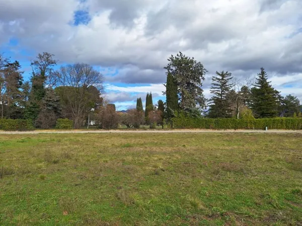 Terrain 887 m²