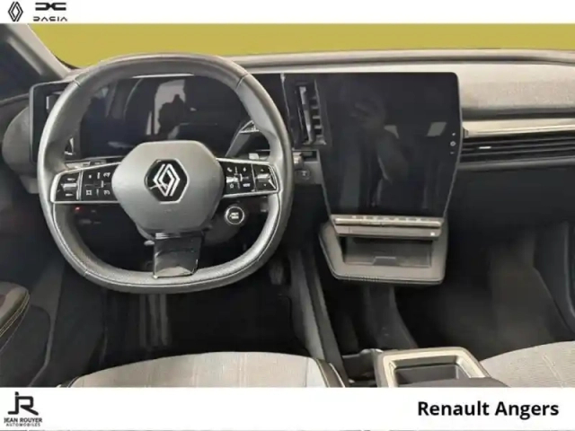 Renault Megane e-tech electric ev40 130ch techno standard charge — photo 5