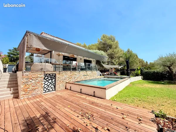 Maison contemporaine avec vue dégagée, piscine Bali et prestations haut de gamme - Le Beausset, quar