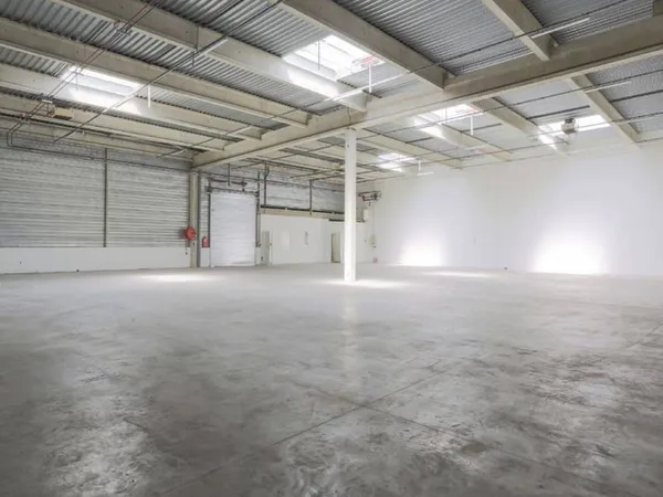 Local d'activité 1070 m²
