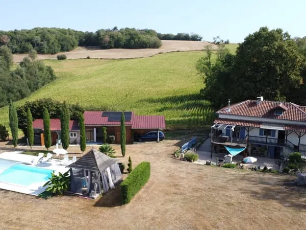 Ensemble immobilier de charme avec vue panoramique sur 2,5 hectares