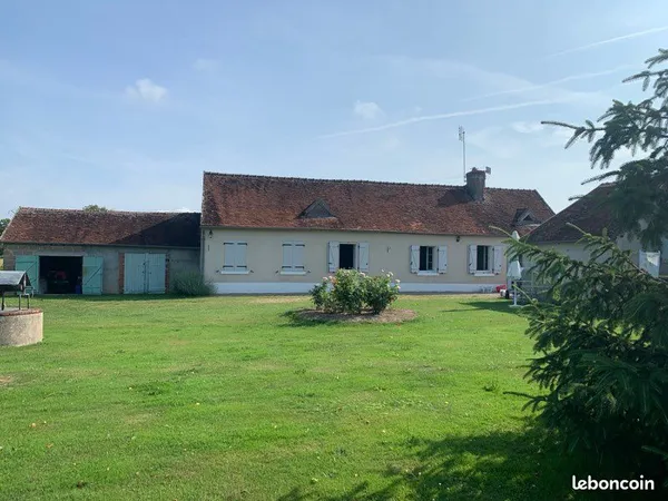 Maison en bord de forêt de troncais