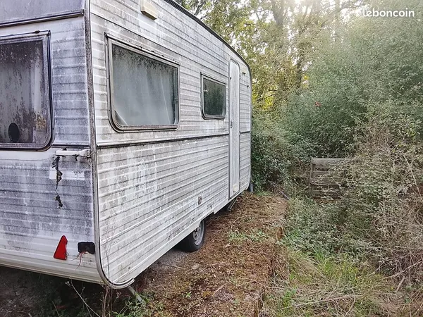 Logement roulotte à retaper avec entretien jardin, petit loyer