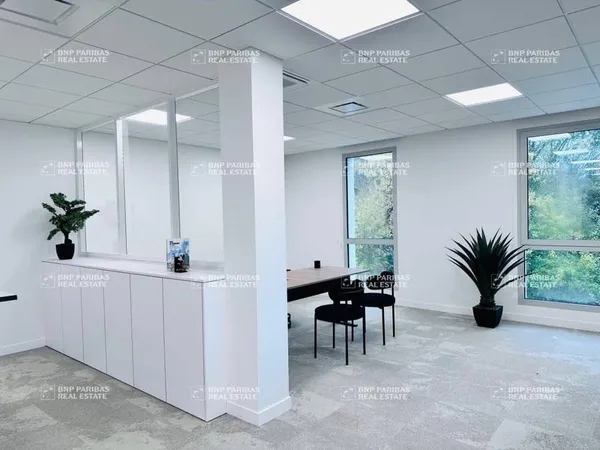 Bureaux 657 m²