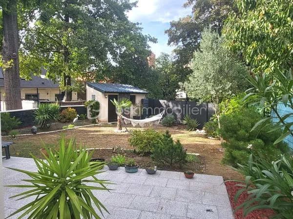 Maison 8 pièces 242 m²