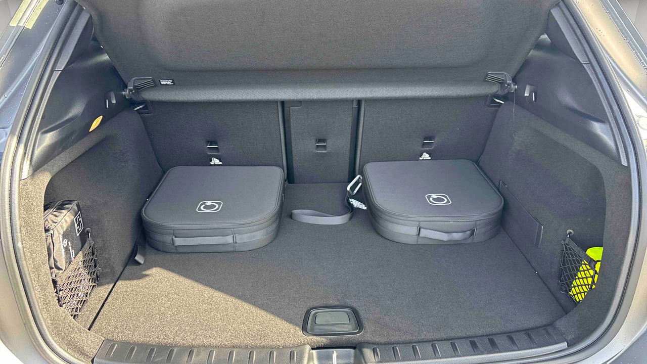 Mercedes EQA 300 4Matic — photo 13