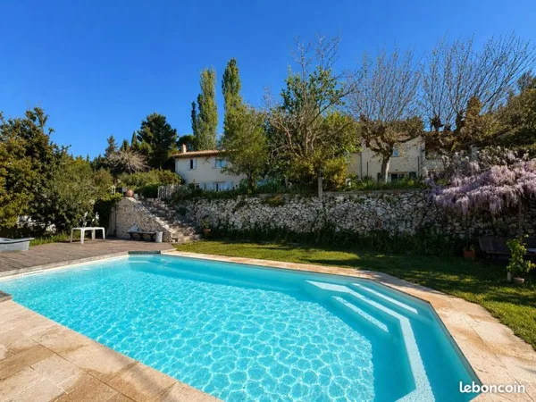 Maison 11 pièces 313 m²