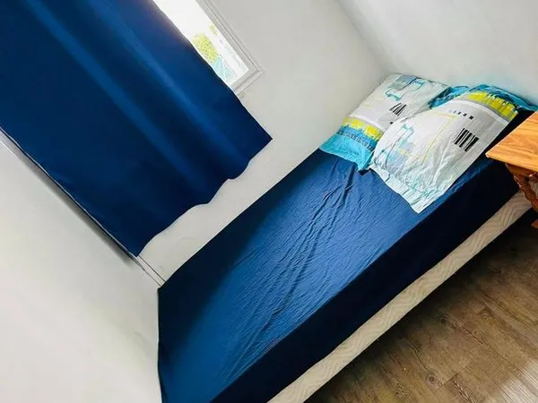 Chambre double meublée avec CLIMATISATION en colocation dans maison a Ste Clotilde 97490on