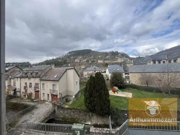 Maison avec deux commerces à La Canourgue