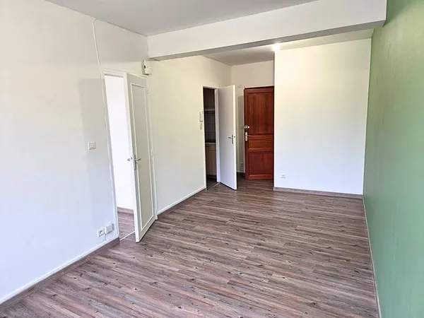 APPARTEMENT T2 CENTRE VILLE - 1ER ETAGE