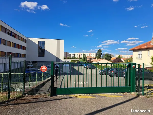 Parking exterieur securise