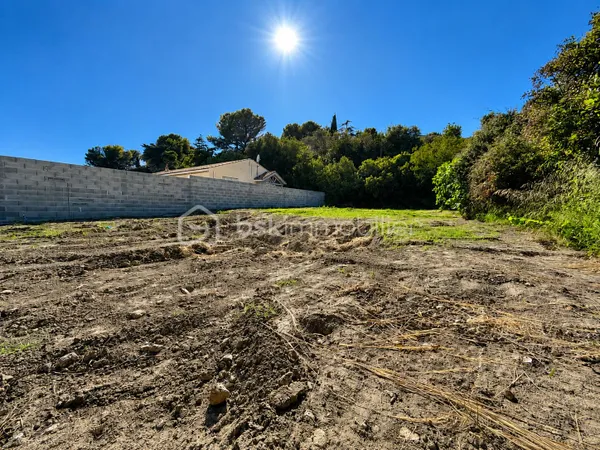 Terrain 574 m²