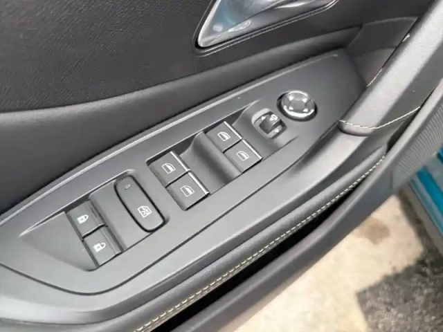 Peugeot 408 phev 180 e-eat8 — photo 15