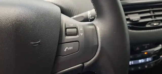 Peugeot 2008 1.2 puretech 110ch s&amp;s eat6 — photo 30